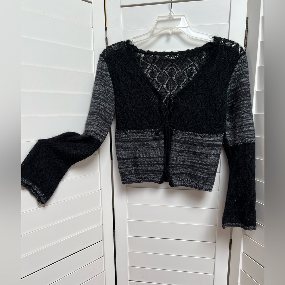 SWEATER by SISLEY SIZE M GRAY/WHT/BLK  TOE FRONT, LONG SLEEVE. USED IN LIKE NEW